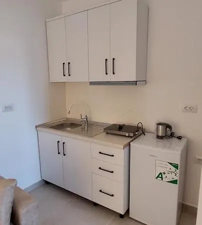 Sunshine Square Apartments 公寓