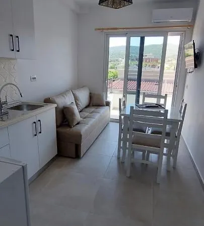 Sunshine Square Apartments 公寓