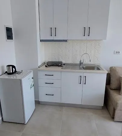 Sunshine Square Apartments Εξαμίλιο