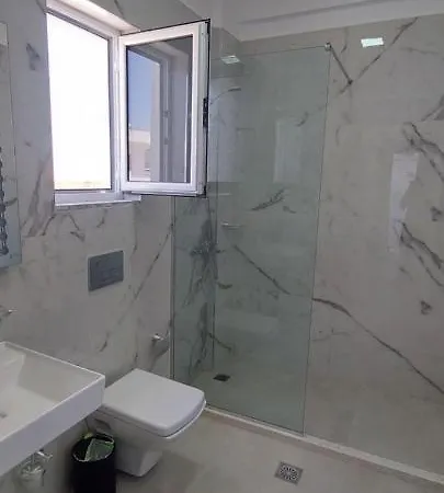 Sunshine Square Apartments 公寓 *