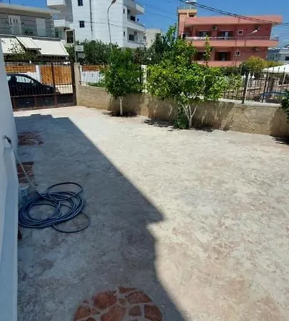 Sunshine Square Apartments Εξαμίλιο
